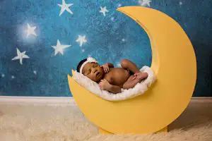 377 Nama Bayi Yang Artinya Bulan